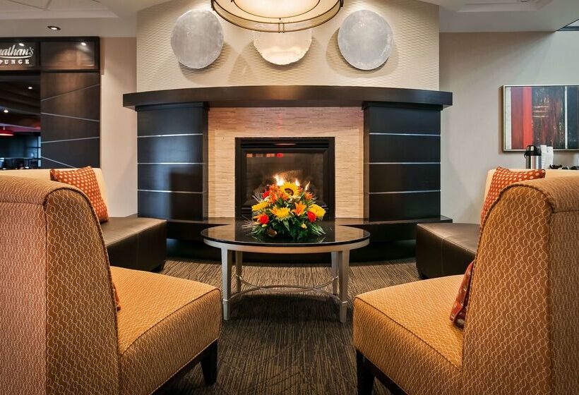 هتل Best Western Premier Denham Inn & Suites