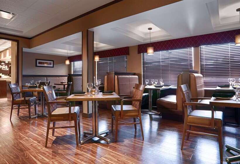 هتل Best Western Premier Denham Inn & Suites