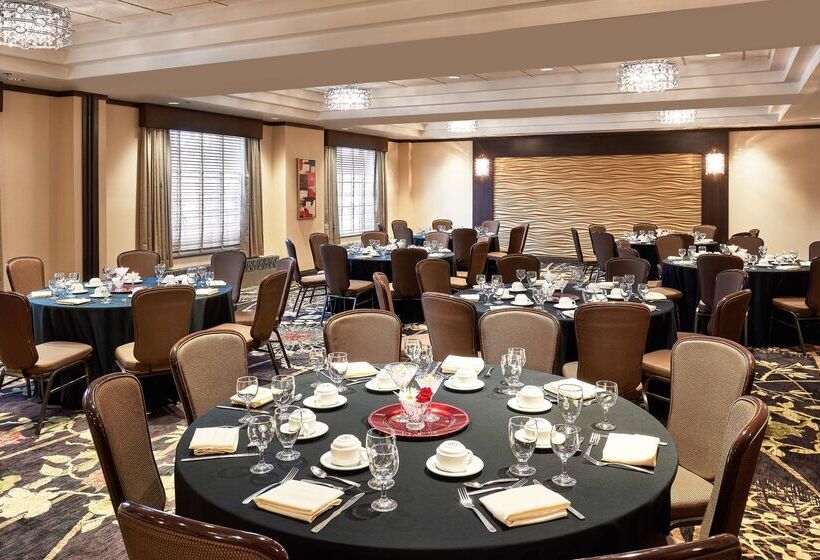هتل Best Western Premier Denham Inn & Suites