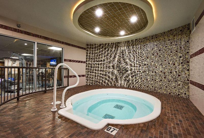 هتل Best Western Premier Denham Inn & Suites