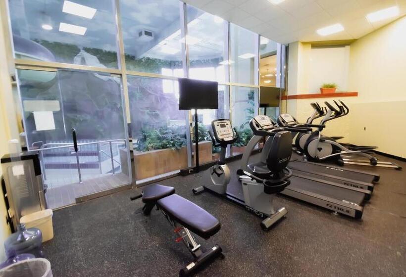 فندق Canad Inns Destination Centre Windsor Park
