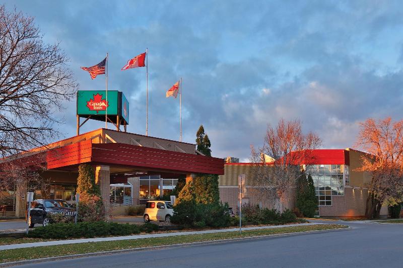 فندق Canad Inns Destination Centre Windsor Park