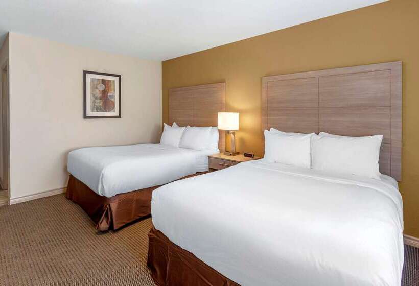 Отель Comfort Inn & Suites Thousand Islands Harbour District
