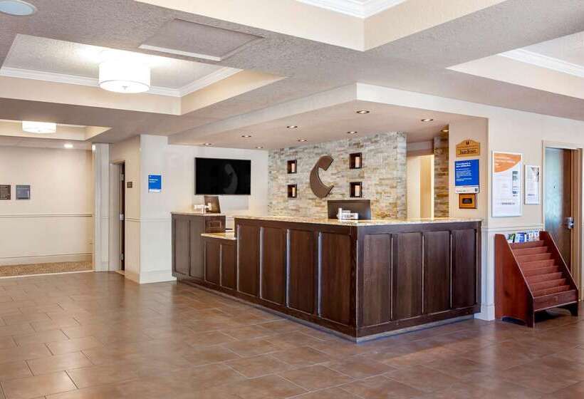 Отель Comfort Inn & Suites Thousand Islands Harbour District