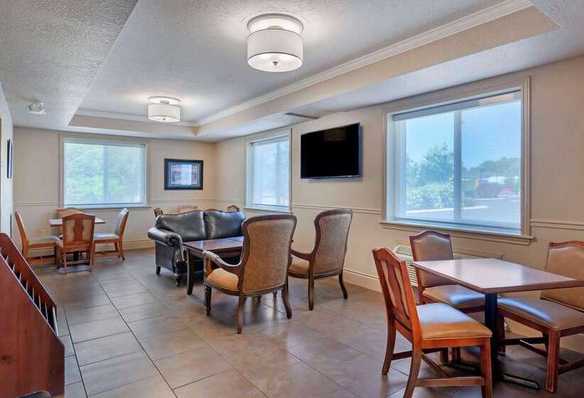 Отель Comfort Inn & Suites Thousand Islands Harbour District