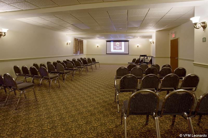 Отель Comfort Inn & Suites Thousand Islands Harbour District
