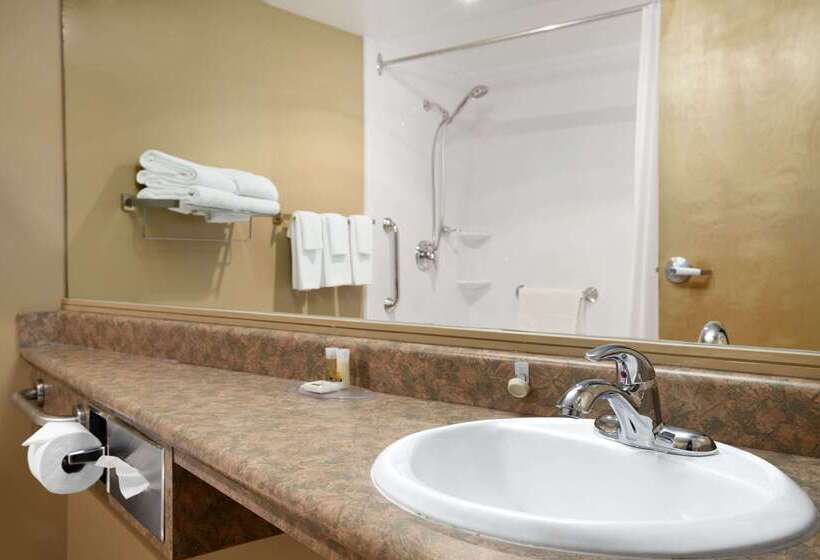 هتل Days Inn By Wyndham Estevan
