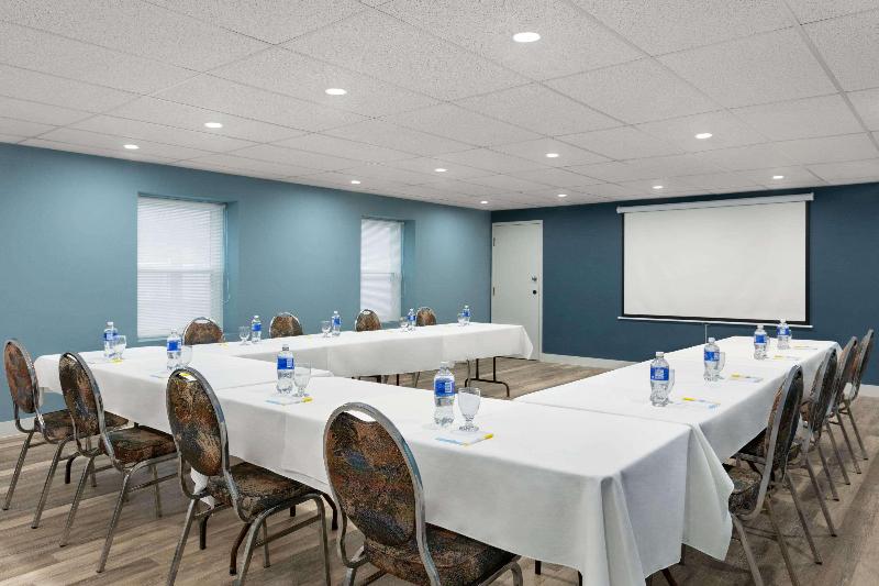 هتل Days Inn By Wyndham Saint John
