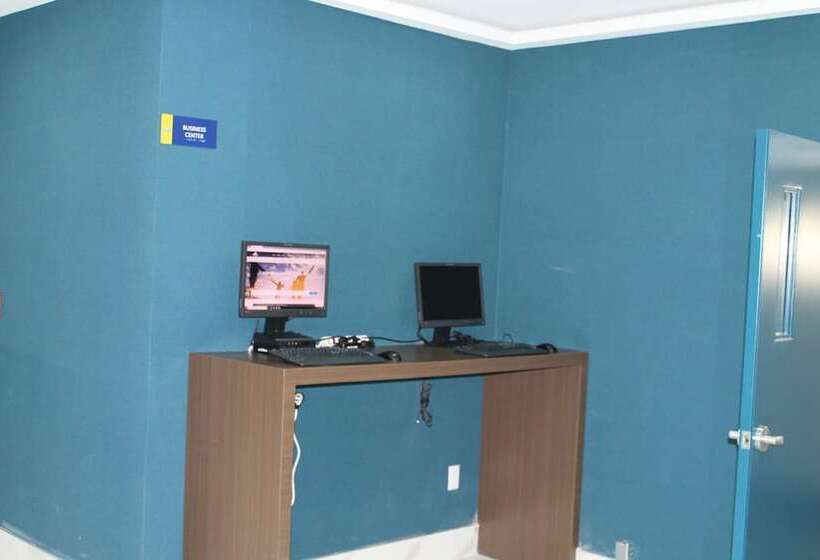 هتل Days Inn By Wyndham Saint John