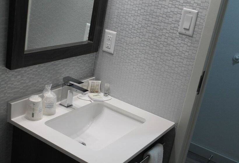 هتل Days Inn By Wyndham Saint John