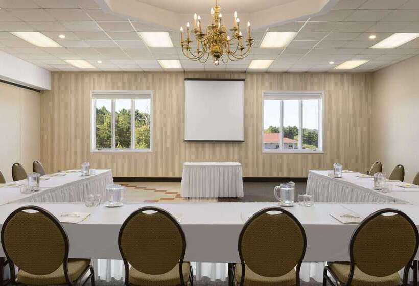 בית מלון כפרי Days Inn By Wyndham Bridgewater Conference Center