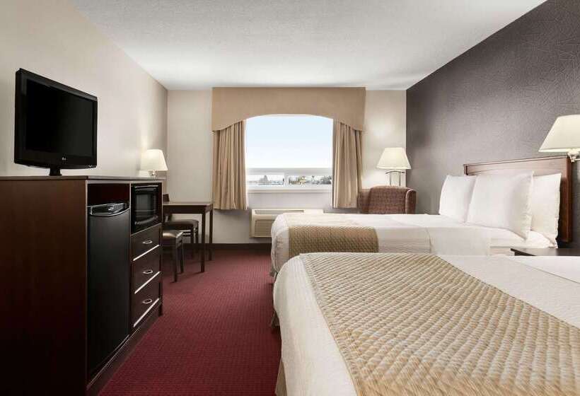 בית מלון כפרי Days Inn & Suites By Wyndham Brandon