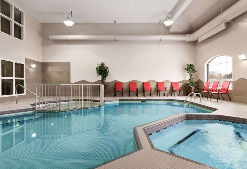 בית מלון כפרי Days Inn & Suites By Wyndham Brandon