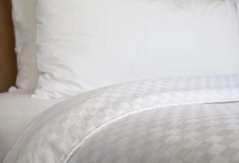 Four Points By Sheraton Hotel & Suites Calgary West
