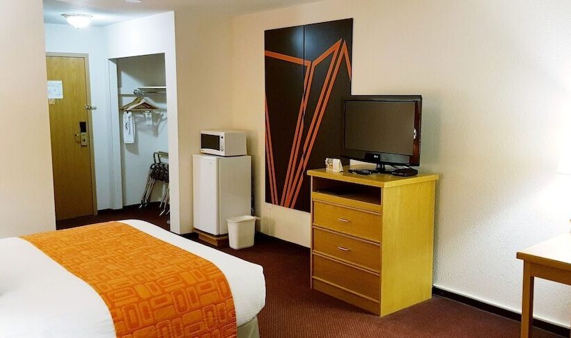 فندق Howard Johnson By Wyndham Fort St. John