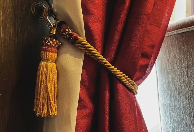 فندق The Downtown, A Coast