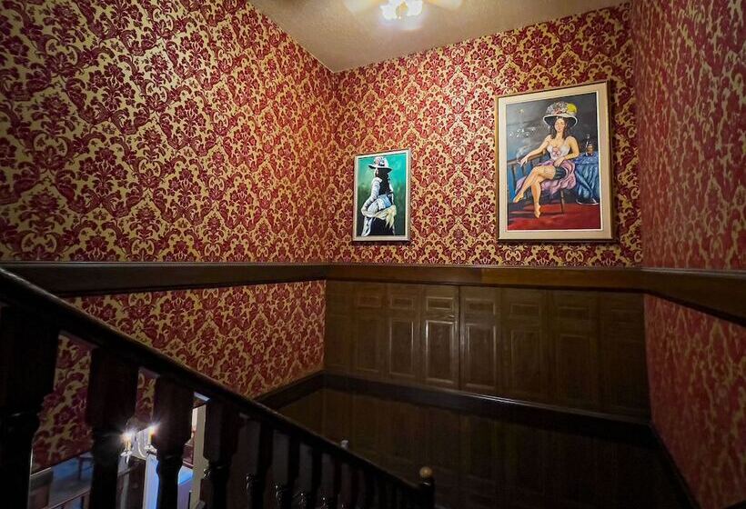 فندق The Downtown, A Coast