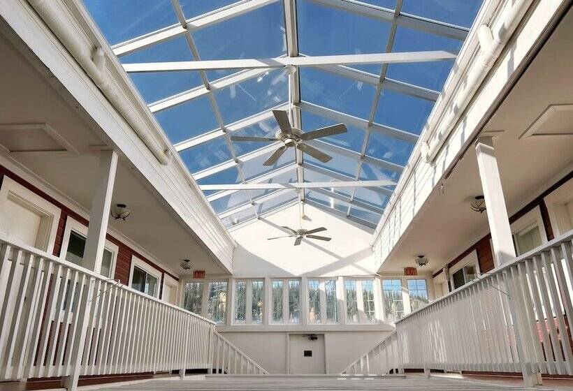 فندق The Downtown, A Coast