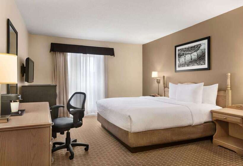 هتل Travelodge Suites By Wyndham Moncton