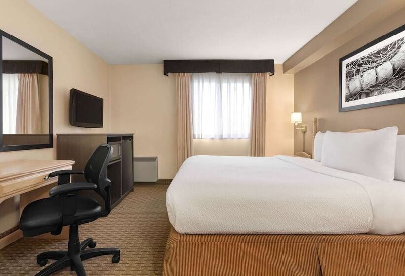 هتل Travelodge Suites By Wyndham Moncton