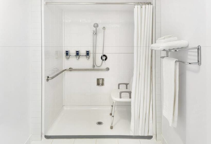 هتل Four Points By Sheraton Surrey