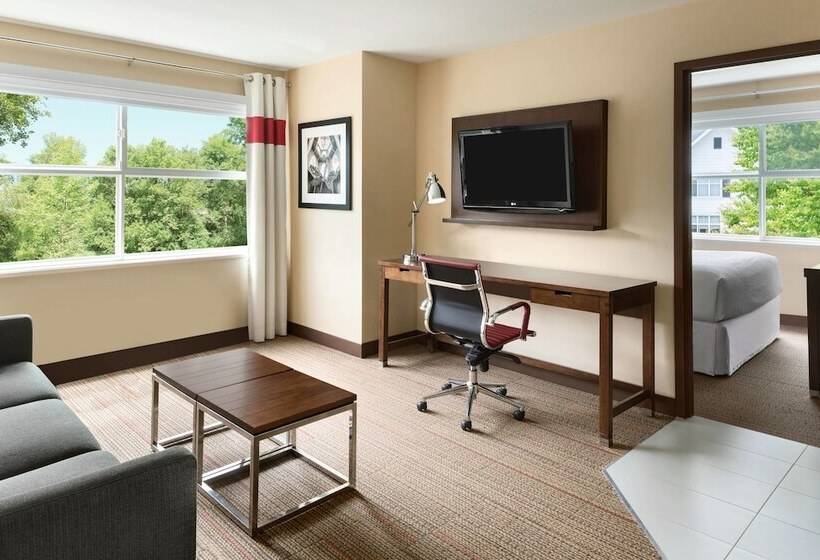 هتل Four Points By Sheraton Surrey
