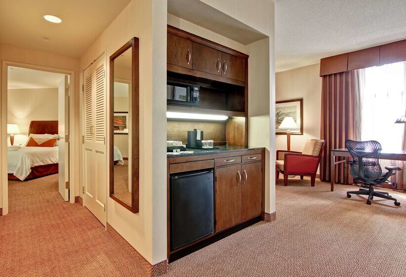 בית מלון כפרי Hilton Garden Inn Calgary Airport