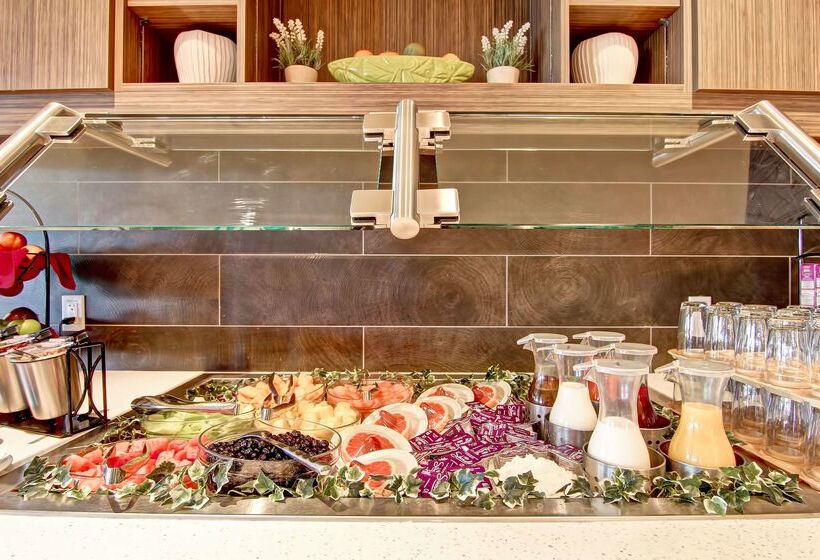 בית מלון כפרי Hilton Garden Inn Calgary Airport