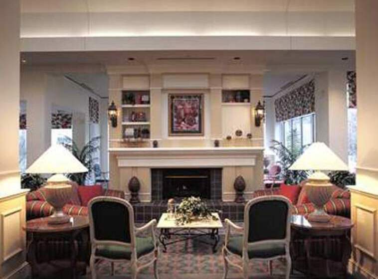 בית מלון כפרי Hilton Garden Inn Calgary Airport