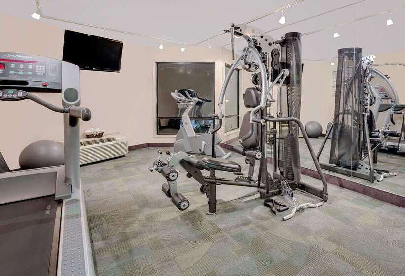 هتل Ramada By Wyndham Kamloops