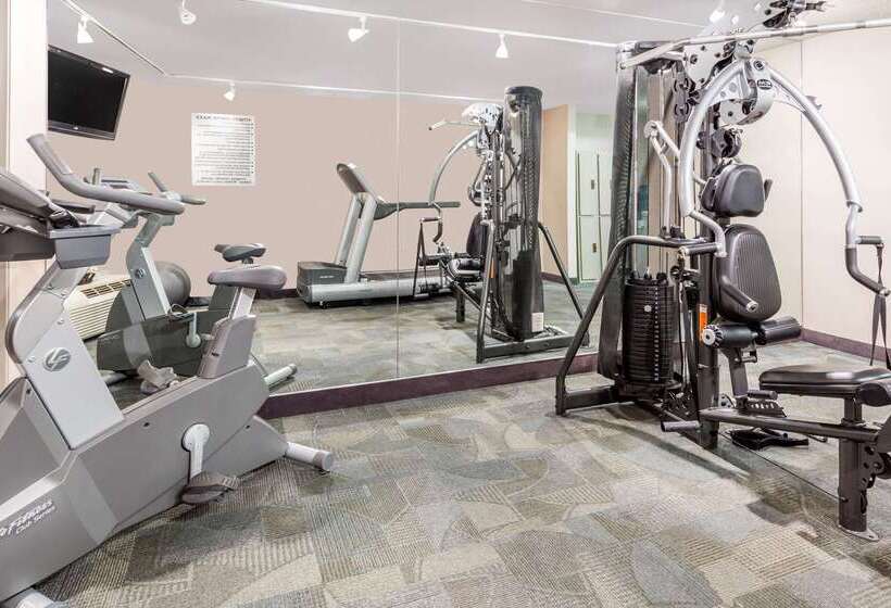 هتل Ramada By Wyndham Kamloops
