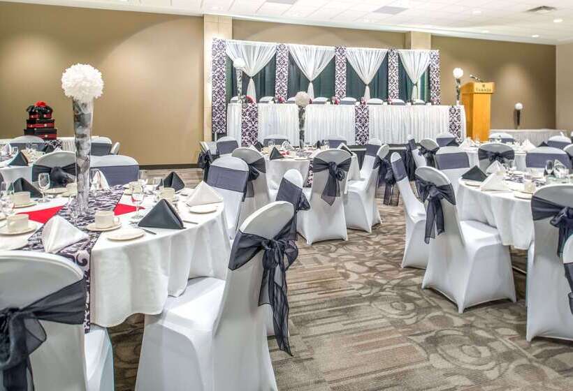 هتل Ramada By Wyndham Saskatoon