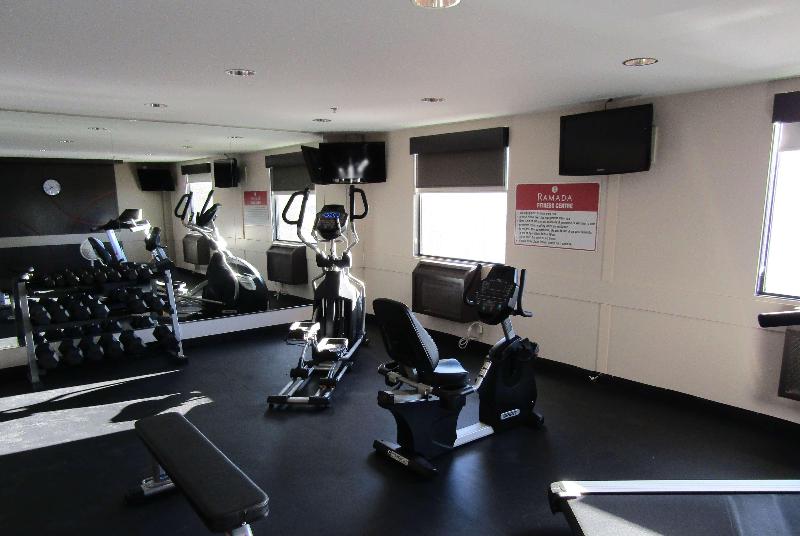 هتل Ramada By Wyndham Saskatoon