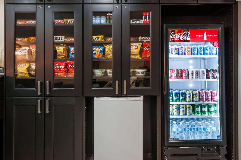 בית מלון כפרי Ramada By Wyndham Sherwood Park