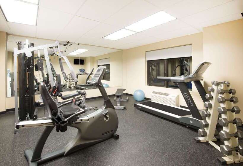فندق Ramada By Wyndham St. John's