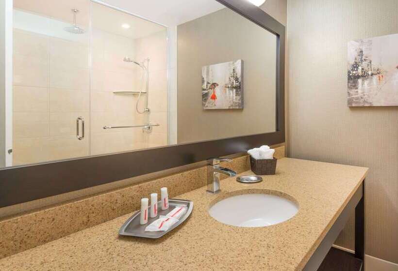 فندق Ramada By Wyndham St. John's