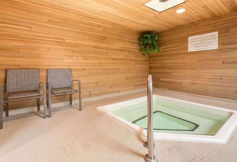 בית מלון כפרי Ramada By Wyndham Williams Lake