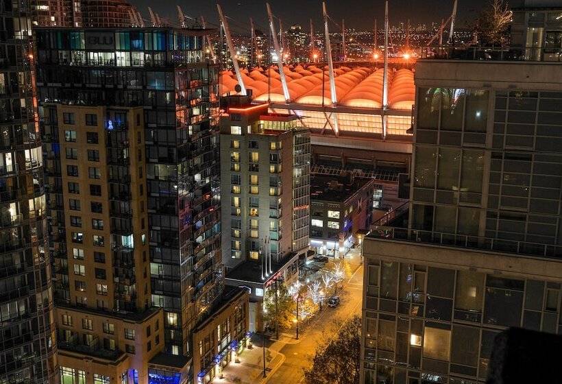 هتل Rosedale On Robson Suite