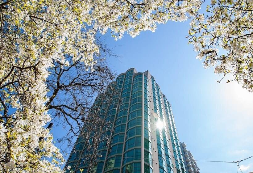 هتل Rosedale On Robson Suite