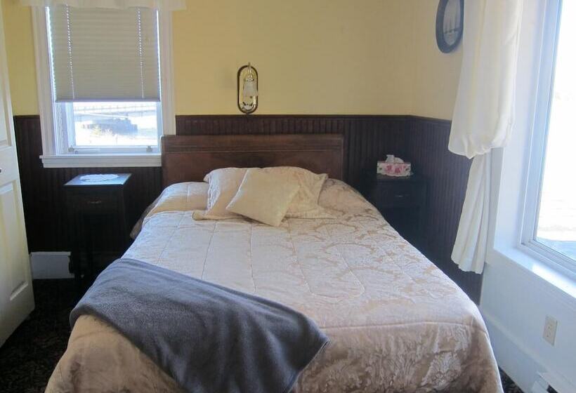 בית מלון כפרי Salmon River Country Inn