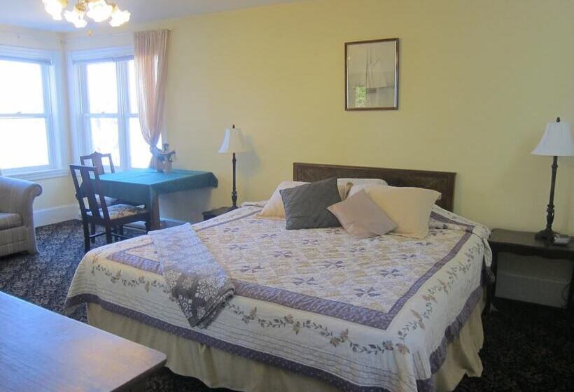 בית מלון כפרי Salmon River Country Inn