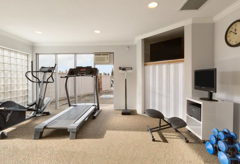 فندق Travelodge Calgary University