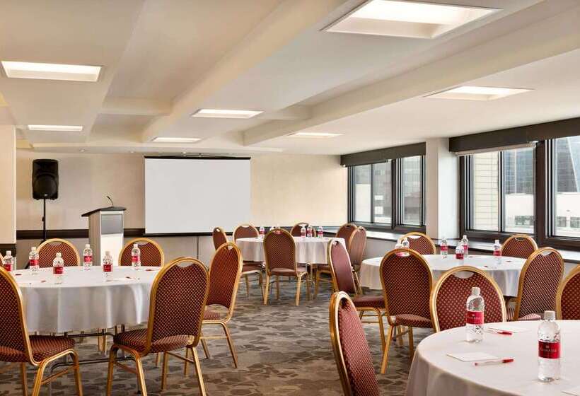 استراحتگاه Ramada Plaza By Wyndham Regina Downtown