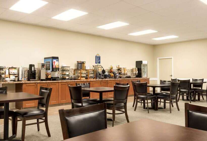 בית מלון כפרי Days Inn By Wyndham Cranbrook Conference Centre
