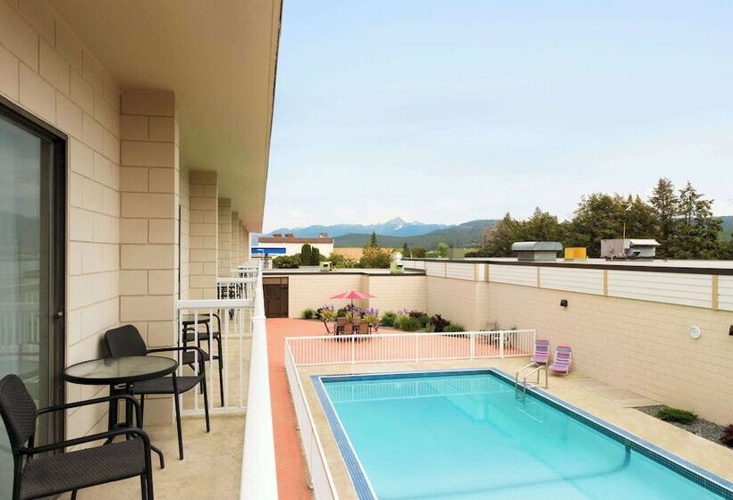 בית מלון כפרי Days Inn By Wyndham Cranbrook Conference Centre