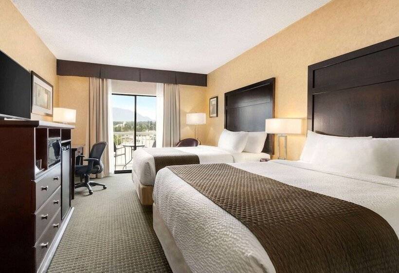 בית מלון כפרי Days Inn By Wyndham Cranbrook Conference Centre