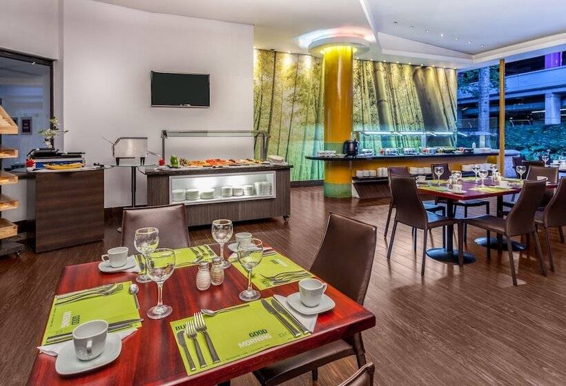 Отель Four Points By Sheraton Medellin