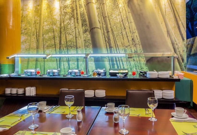 Отель Four Points By Sheraton Medellin