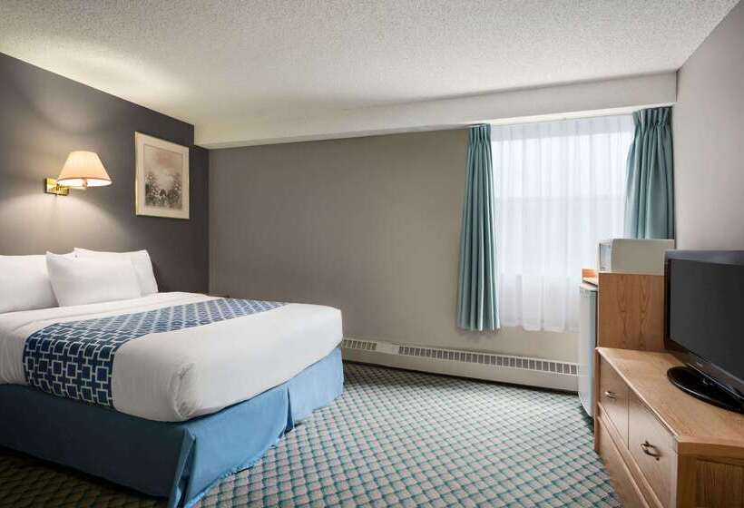 هتل Travelodge By Wyndham Edmonton Airport
