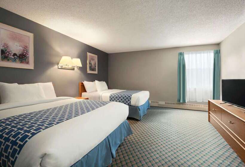 هتل Travelodge By Wyndham Edmonton Airport